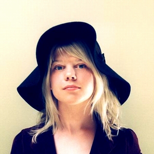 basiabulat-singer.jpg