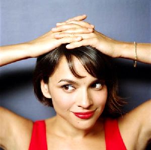 norahjones-singer.jpg